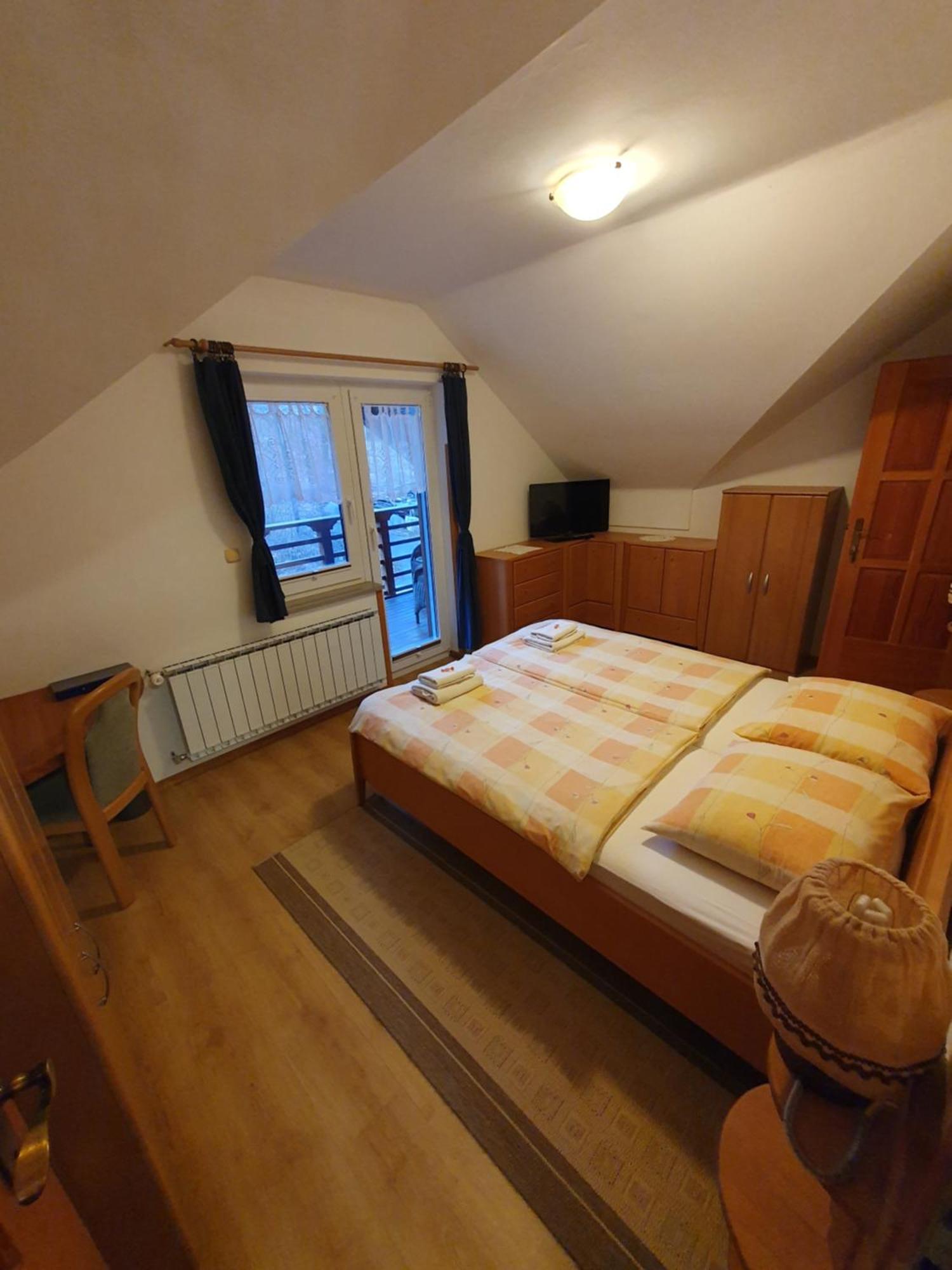 Miskar Rooms Cerknica Rum bild