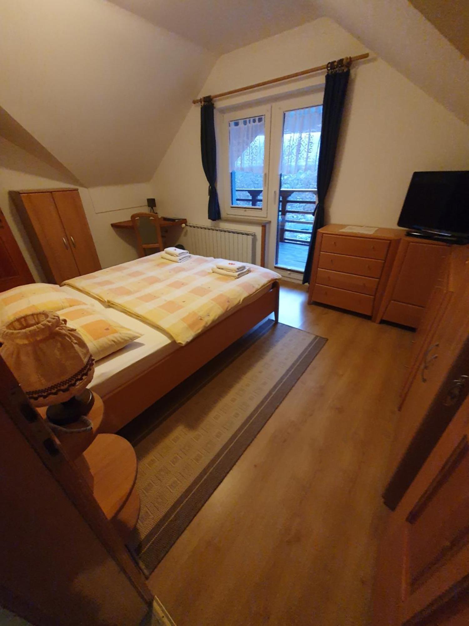 Miskar Rooms Cerknica Rum bild