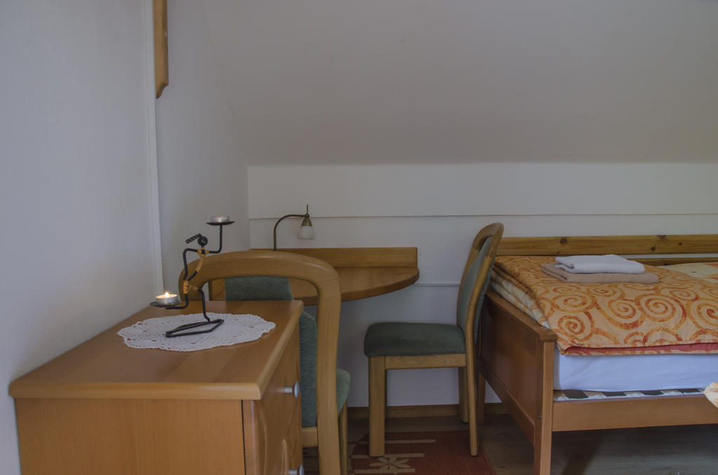 Miskar Rooms Cerknica Rum bild