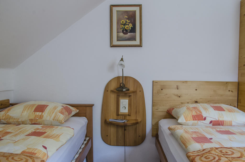 Miskar Rooms Cerknica Exteriör bild