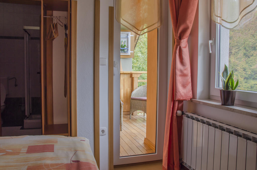 Miskar Rooms Cerknica Rum bild