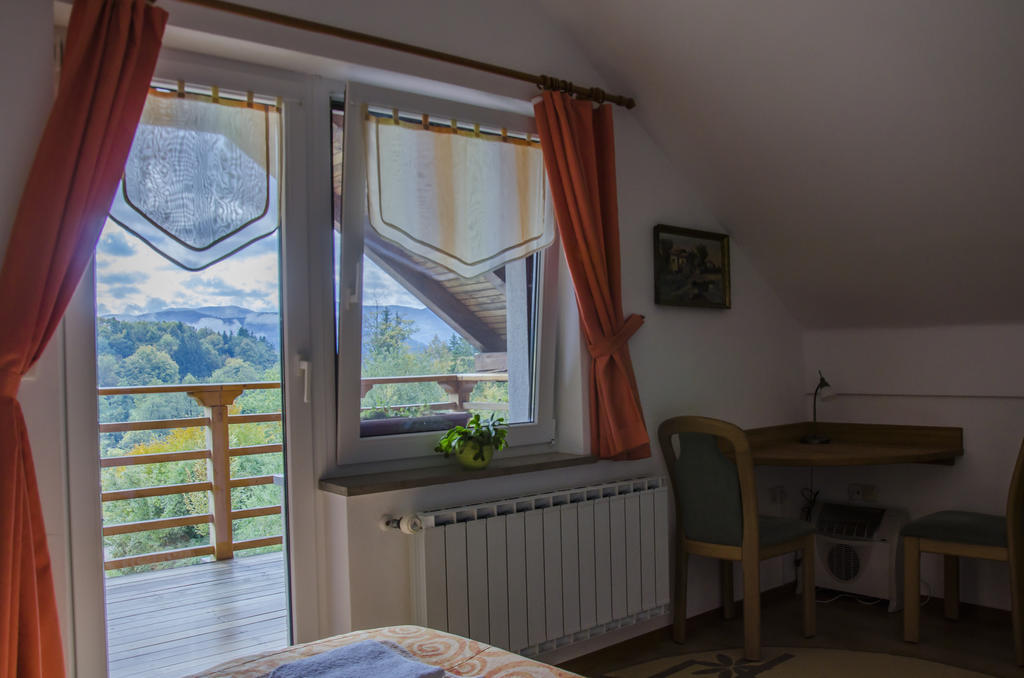 Miskar Rooms Cerknica Rum bild